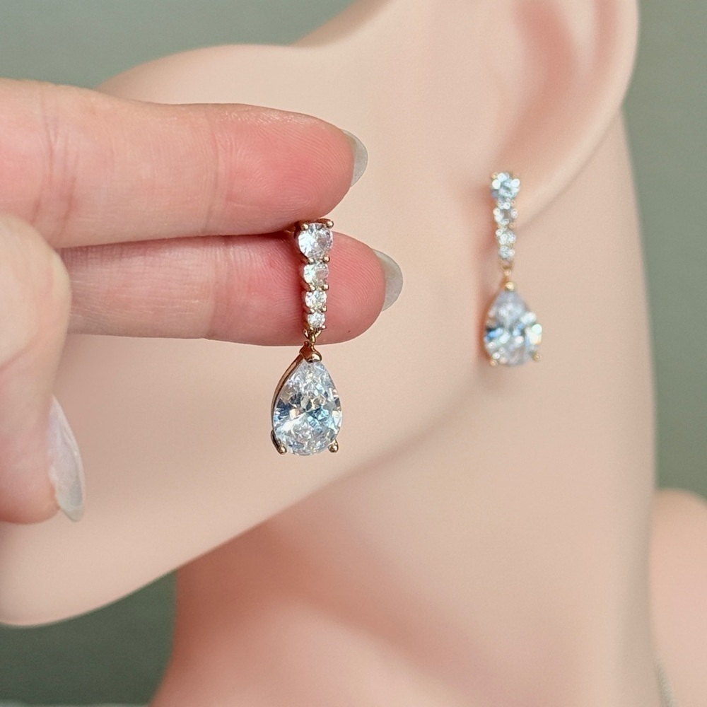 ⚜️ Elegant Silver and Blue Teardrop Earrings - Picture 8 of 10
